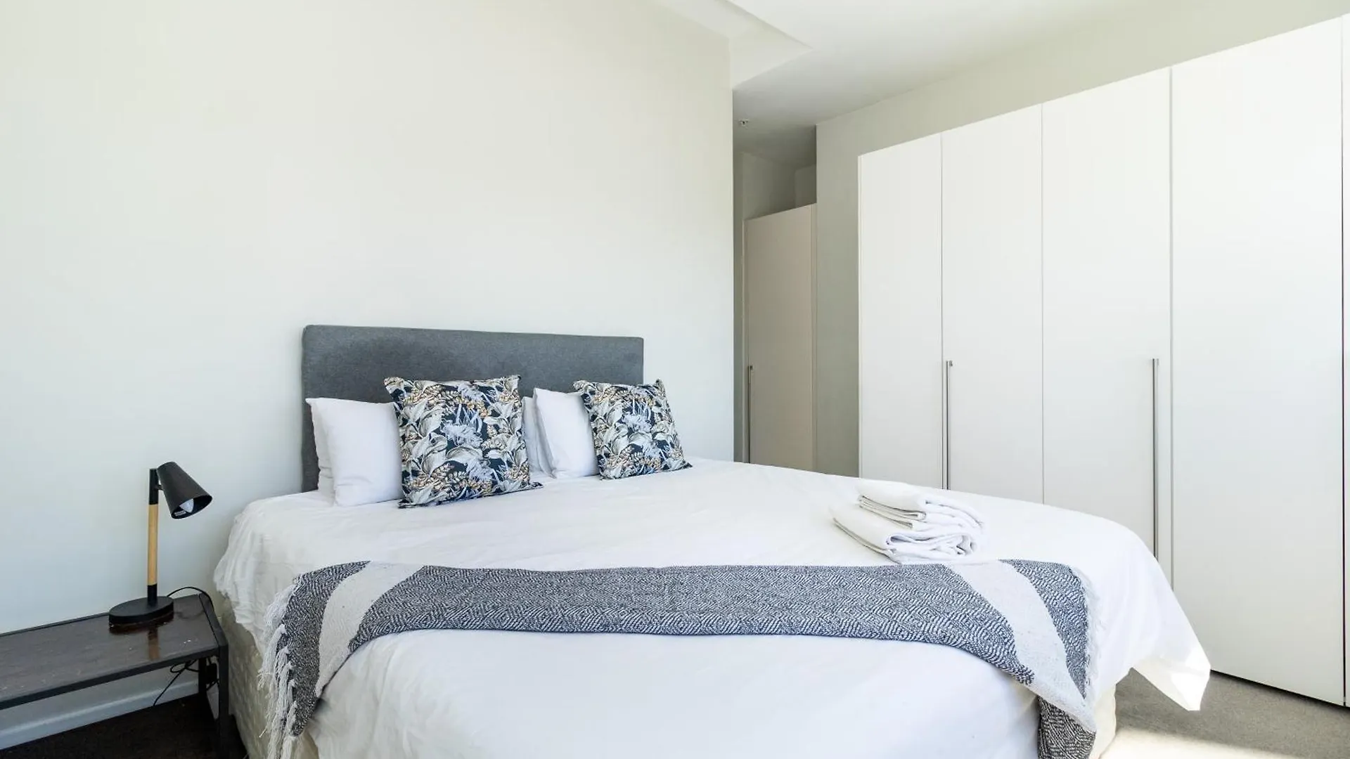 Cape Town City Views 2 Bedroom Apartment  Cape Town