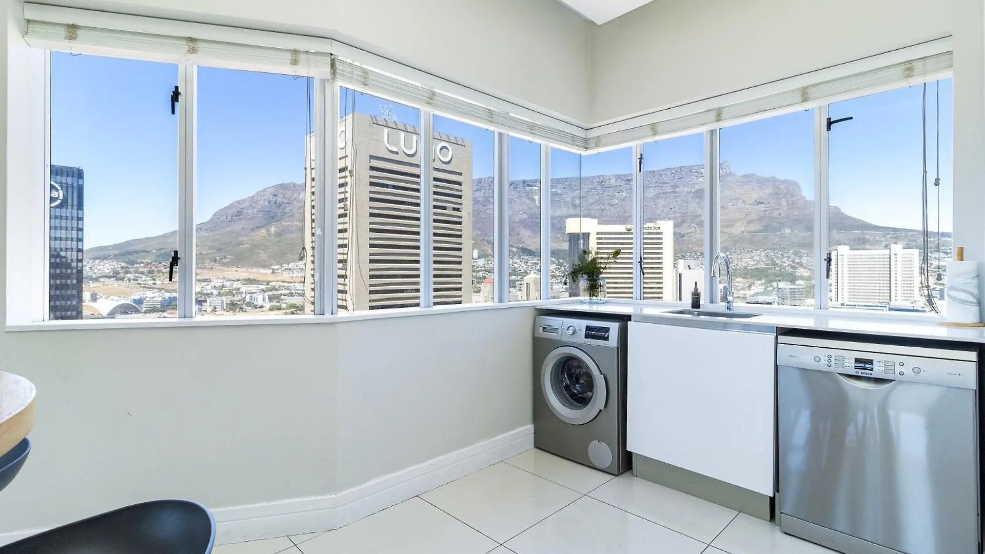 Cape Town City Views 2 Bedroom Apartment