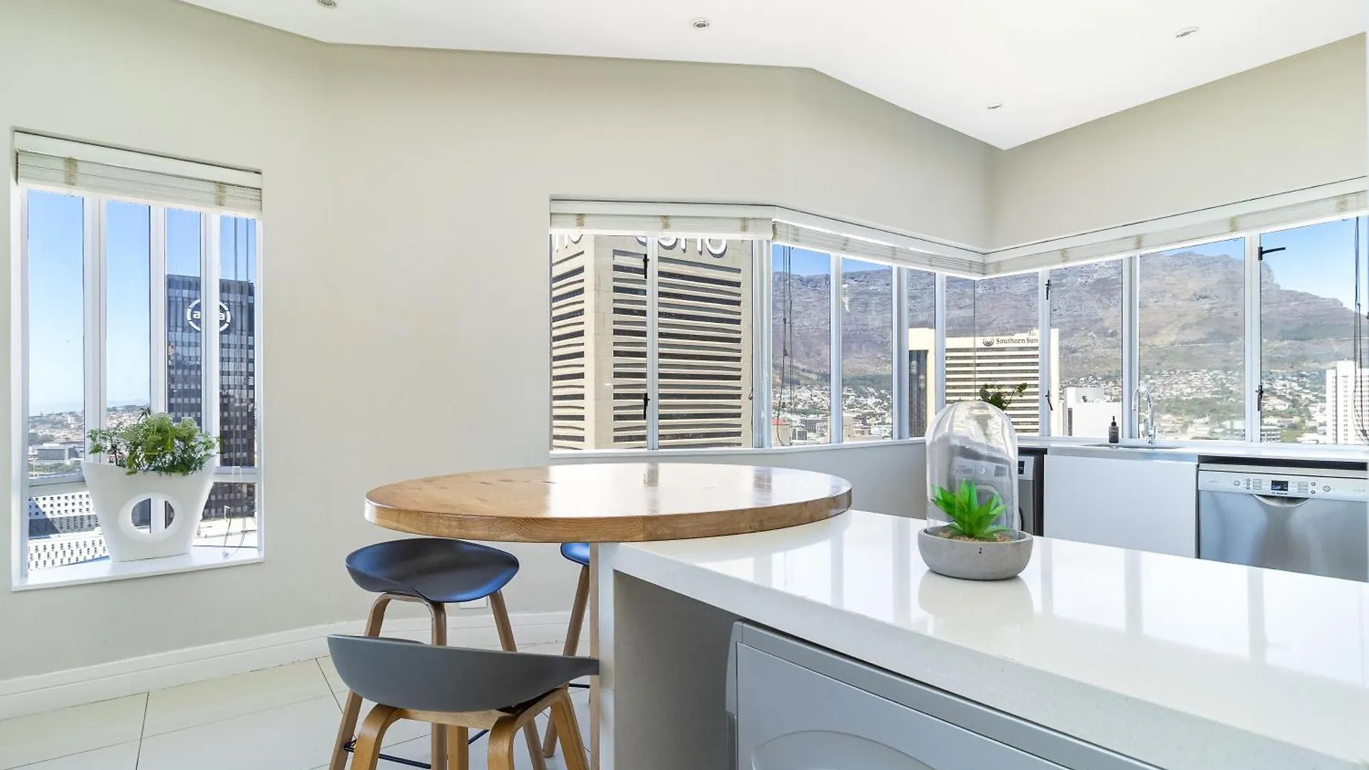 Cape Town City Views 2 Bedroom Apartment